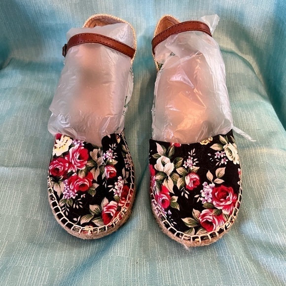 ESPADRILLES Black Floral vegan - Picture 1 of 4
